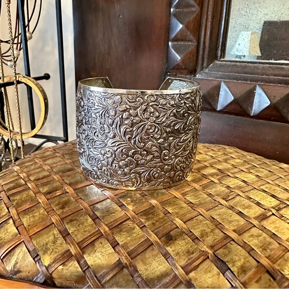 Vintage Sarah Coventry Wide Cuff Bracelet - Picture 1 of 6